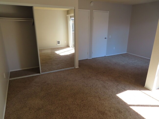 Building Photo - One Bedroom Condo in Mission Valley