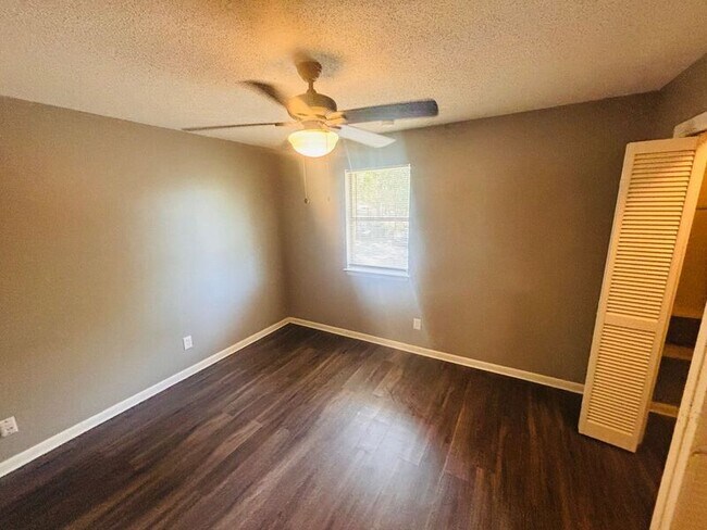 Building Photo - 9 Meredith Ct