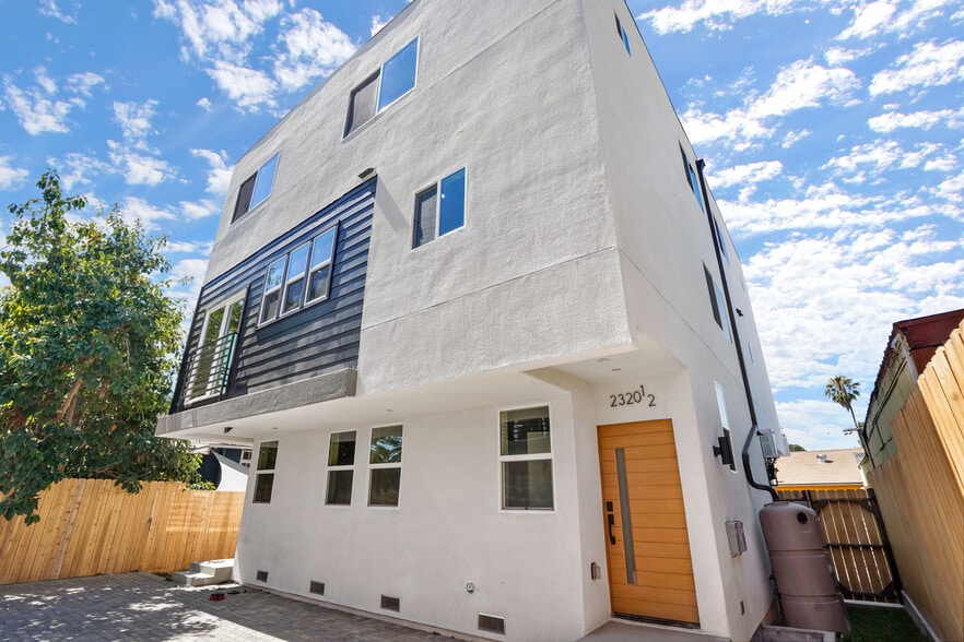 Facade - 2318 W 2nd St