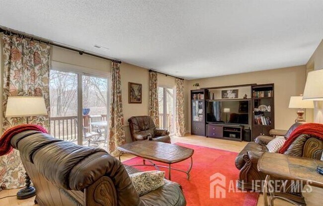 Building Photo - 17 Ashford Dr