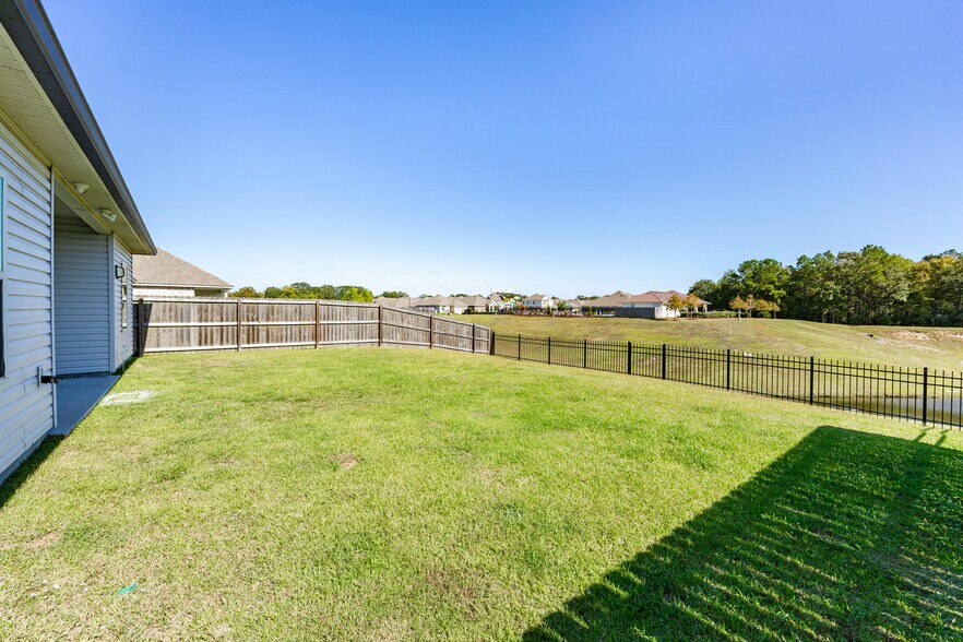 Building Photo - 4635 Mendocino Way