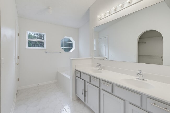 Building Photo - 3015 Elbib Dr