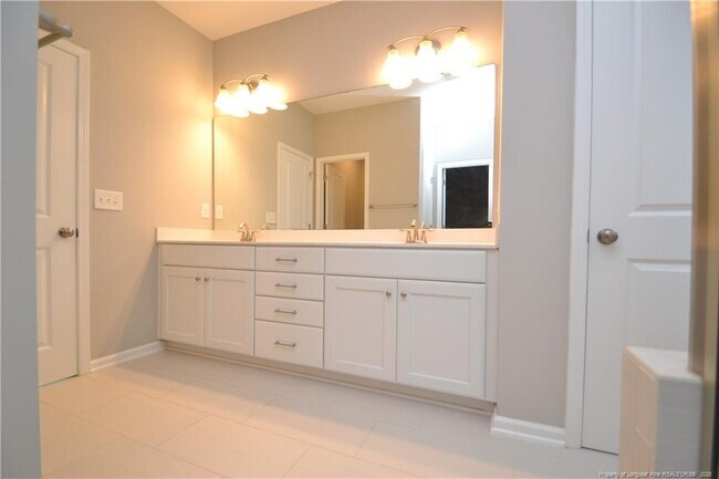 Building Photo - 977 Bristol Bridge Dr