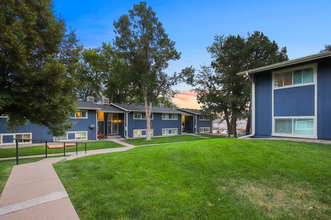 Building Photo - Broadridge Flats and Townhomes