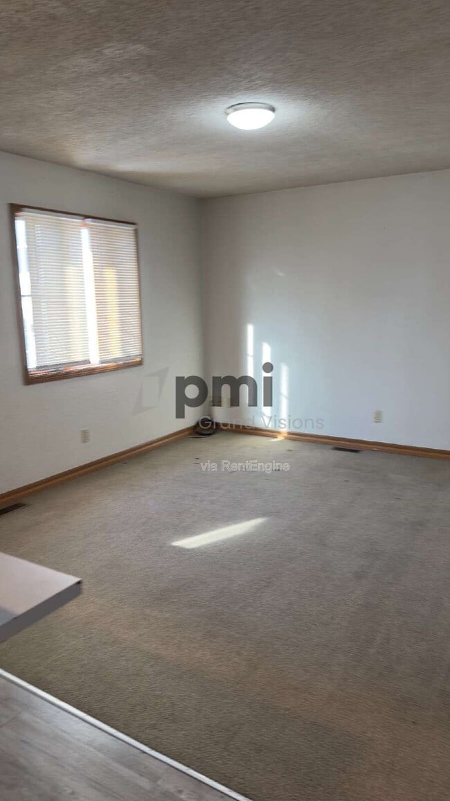 Building Photo - 1103 6th St