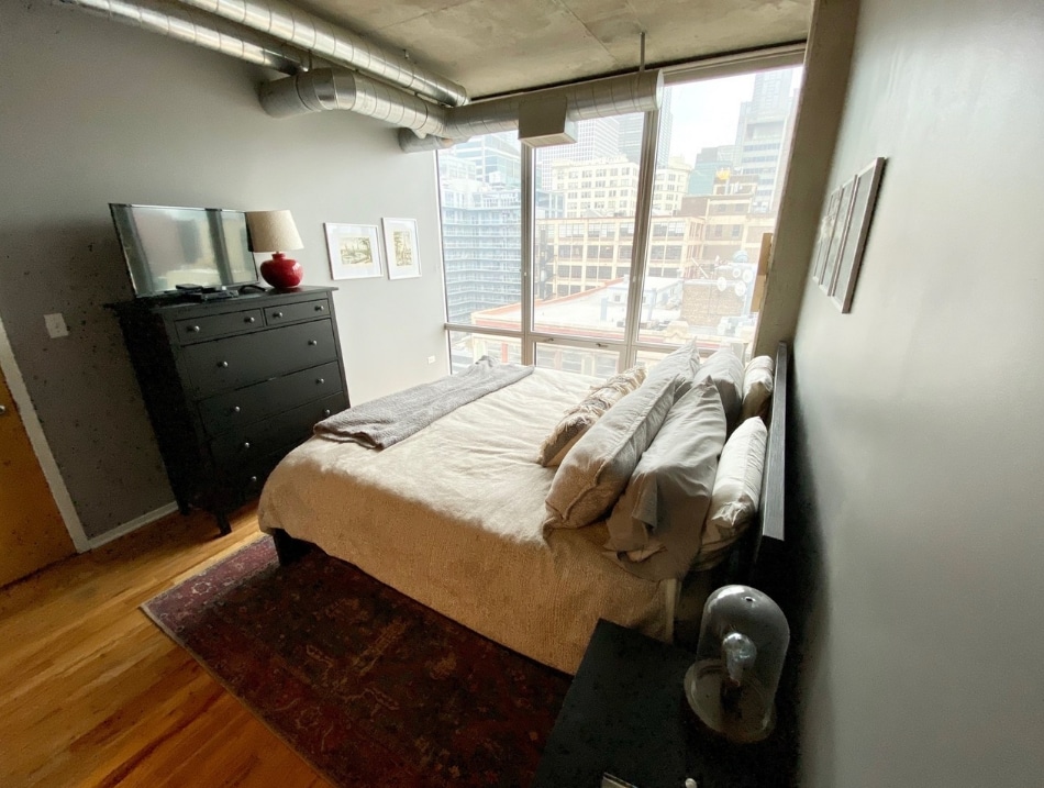 Building Photo - 700 W Van Buren St