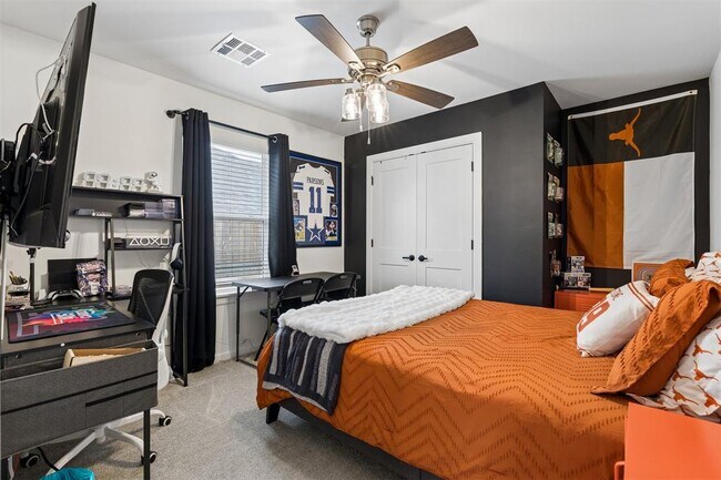 Building Photo - 2232 Los Angeles Ave