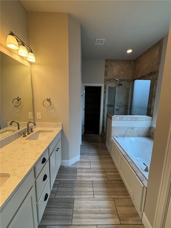 Building Photo - 4612 SW Birmingham St