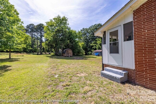 Building Photo - 409 Eastover Ave