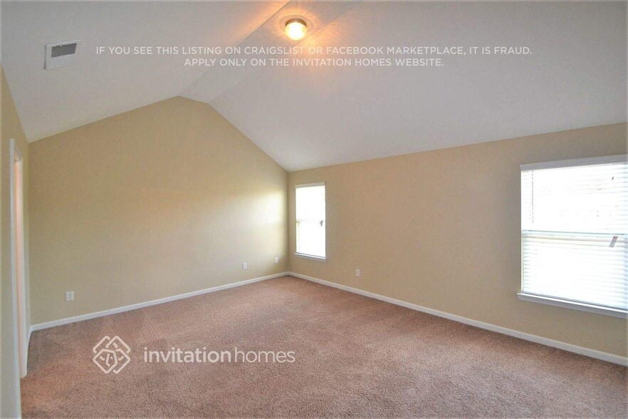 Building Photo - 4968 Locherby Dr