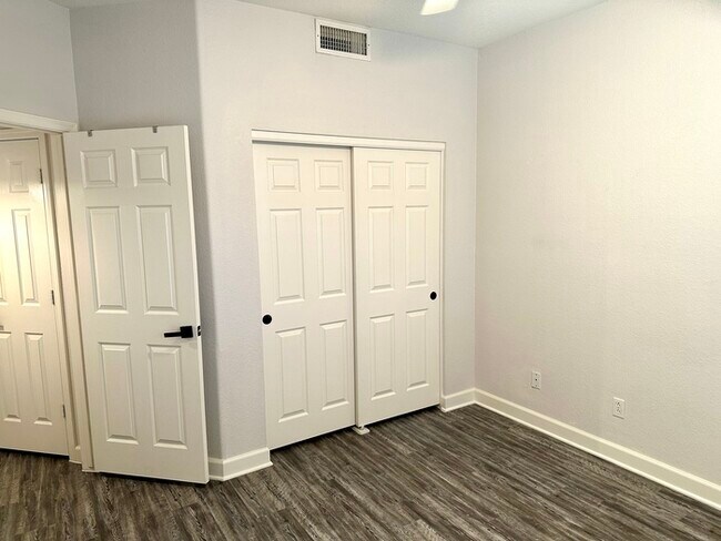 Building Photo - Gorgeous remodel update! No neighbors behind hillside lot