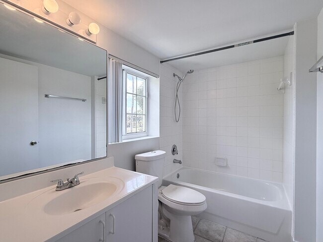 Building Photo - 4175 N Haverhill Rd