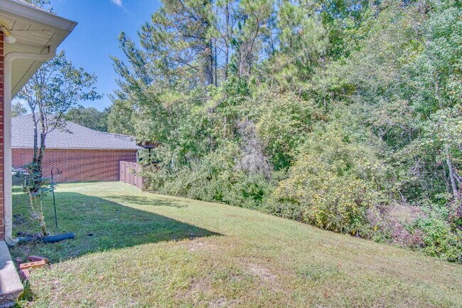 Building Photo - Spacious Pace Home with Office, Fireplace & Pergola