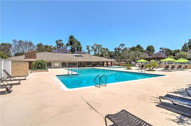 Building Photo - Modern 3 Bed / 2 Bath Turnkey Home with Exceptional Amenities!