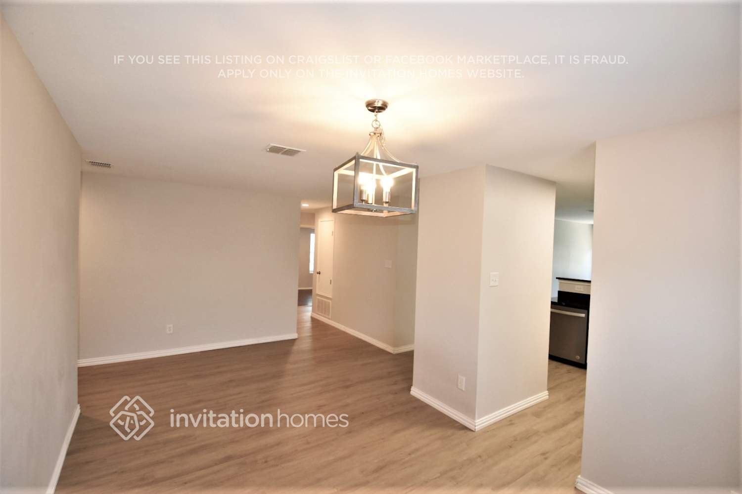 Building Photo - 14133 Esperanza Dr