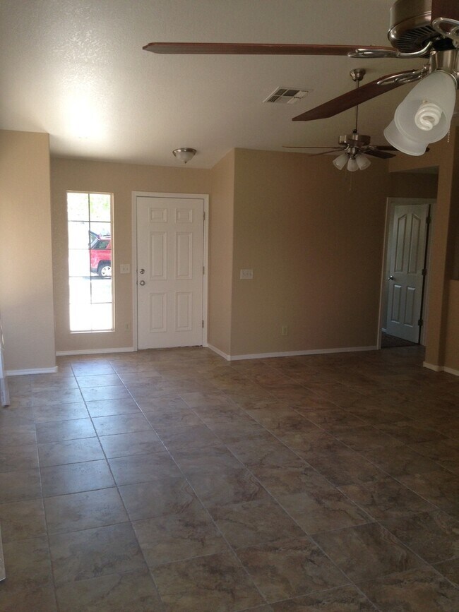 Building Photo - 2316 E Stottler Dr