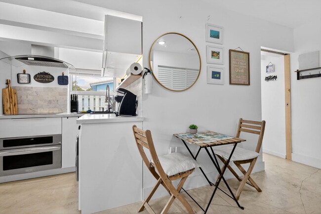 Building Photo - 4540 SW 28th Terrace