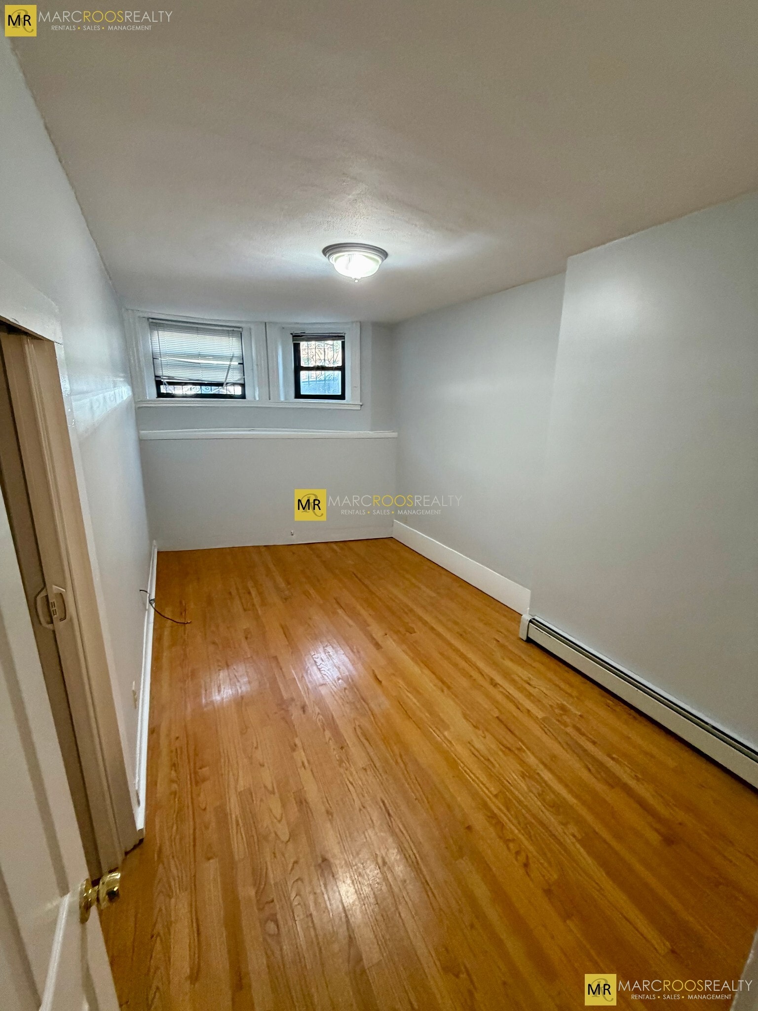 Building Photo - 587 Beacon St