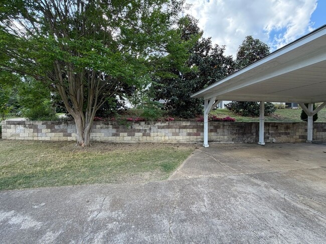 Building Photo - Sharon Hills Neighborhood