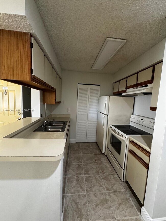 Building Photo - 1257 SW 46th Ave