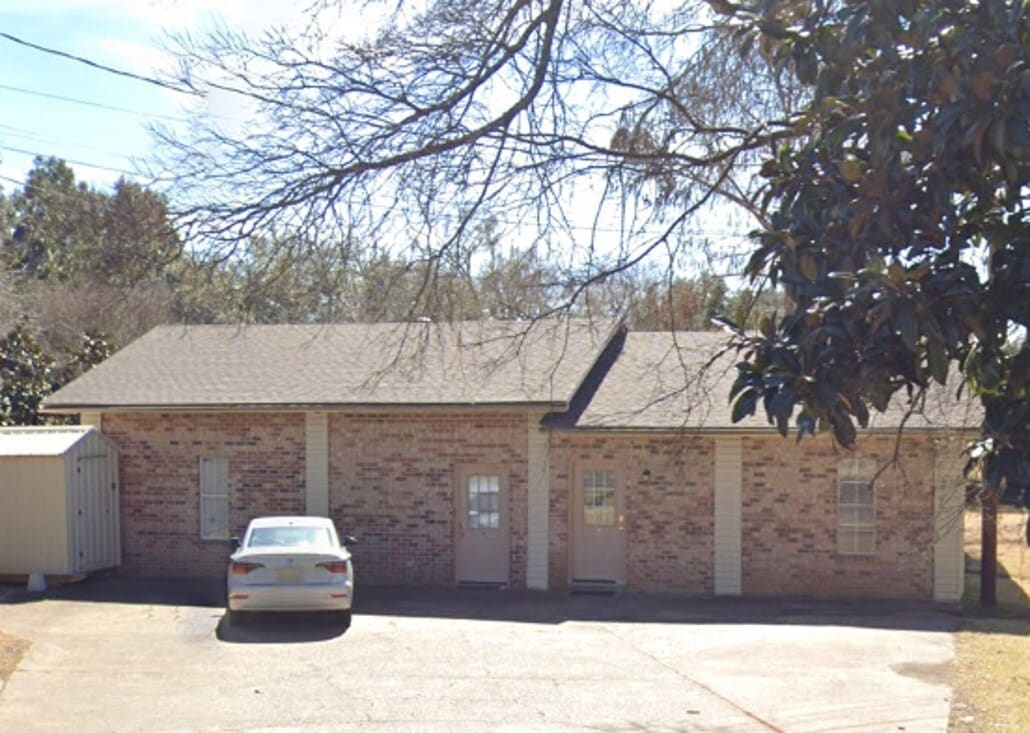 Building Photo - 1704 Horseshoe Dr