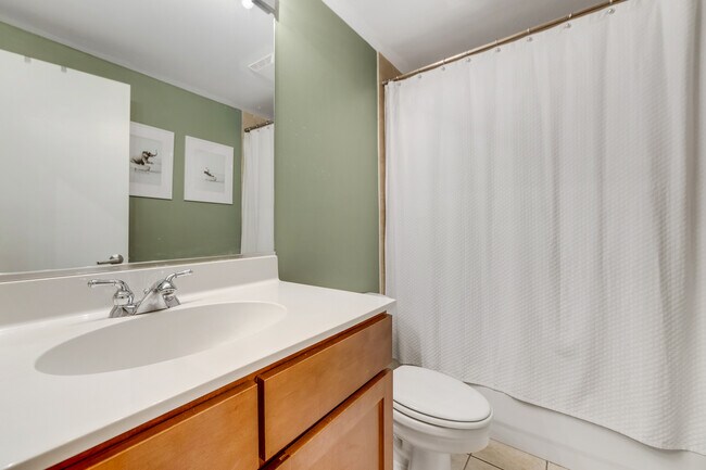 Building Photo - 1151 W 15th St