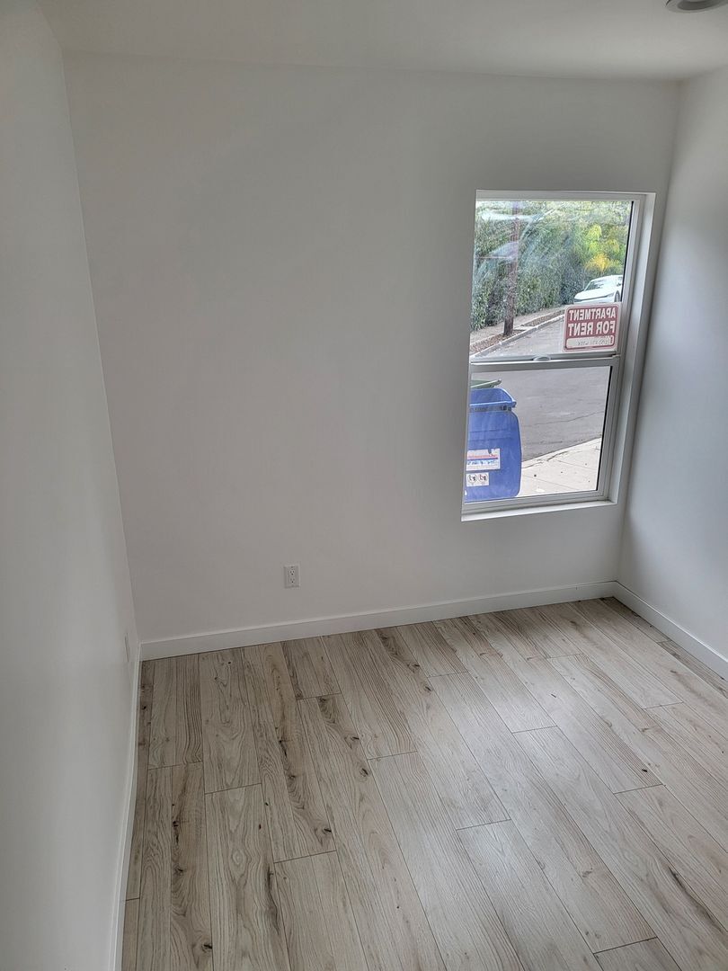 Building Photo - 3501 Dahlia Ave