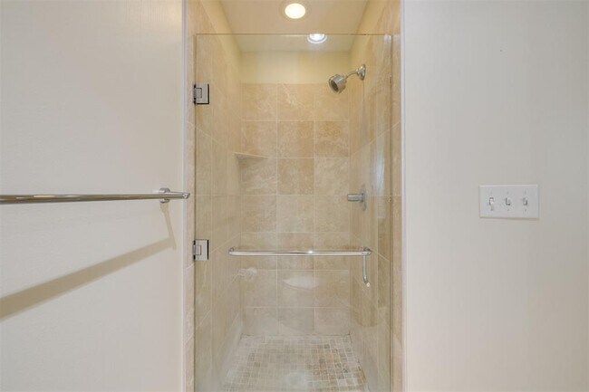 Building Photo - 5900 Mosteller Dr