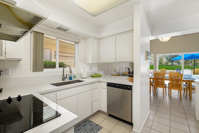 Building Photo - 38941 Kilimanjaro Dr