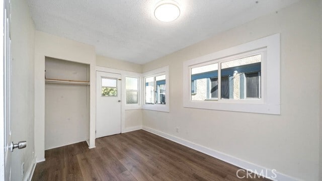 Building Photo - 911 W 40th Pl