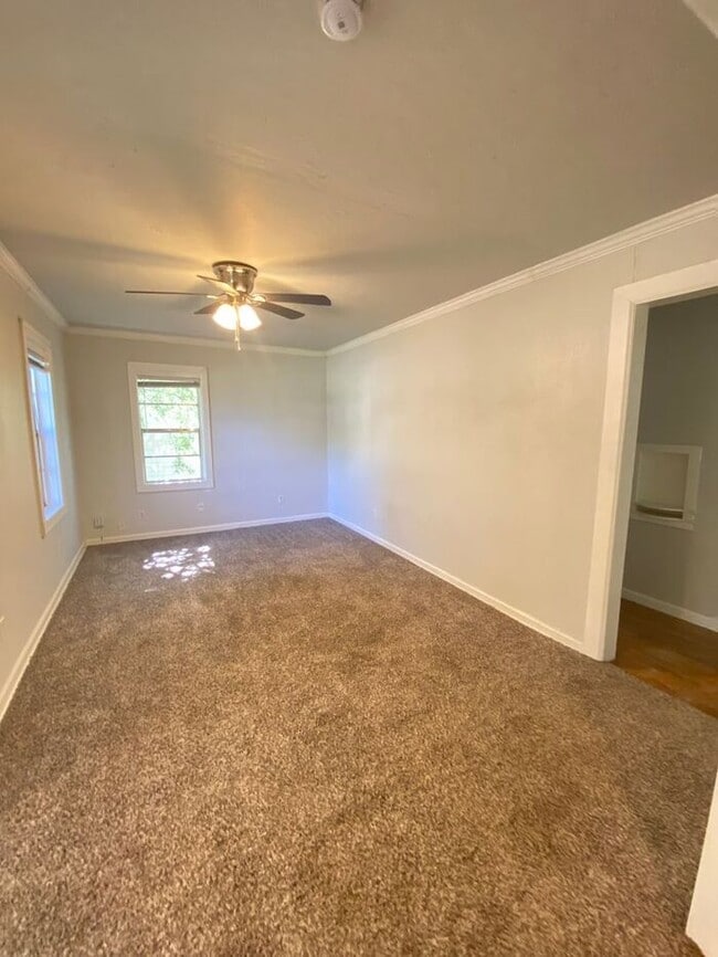 Building Photo - Cute 3 Bed 1 Bath Near Tinker AFB
