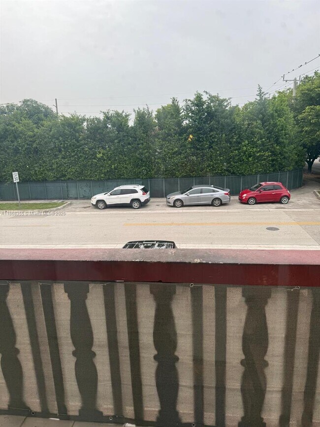 Building Photo - 1000 W 28th St