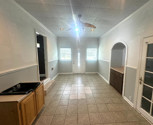 Building Photo - 3 BED 1.5 BATH IN JVILLE!