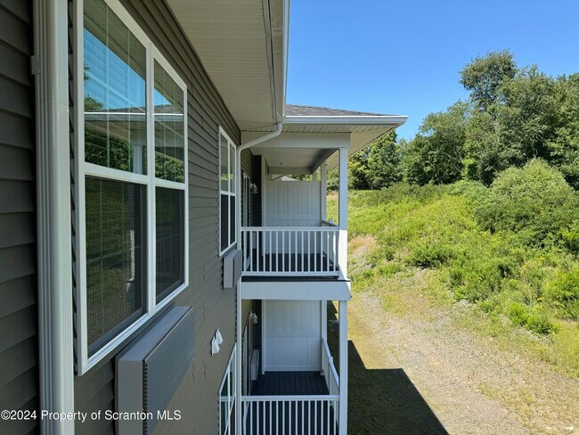 Building Photo - 112 Circle Dr