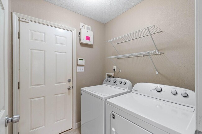 Building Photo - 7968 Lola Cir