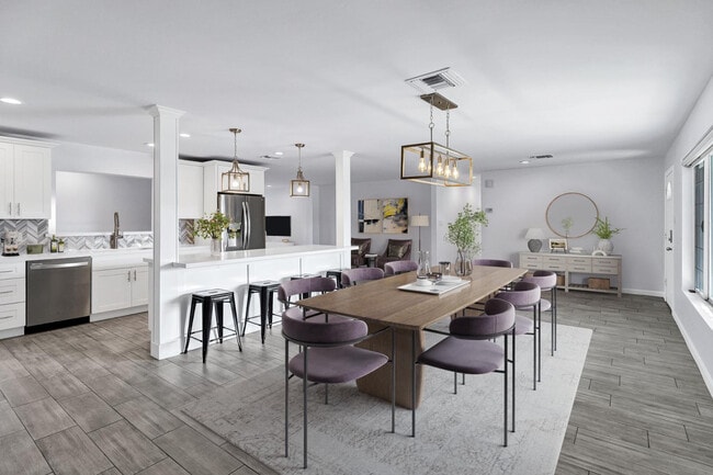 Building Photo - 3046 E Glenrosa Ave