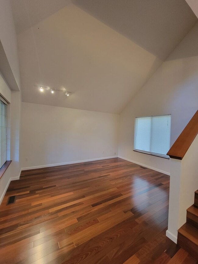 Building Photo - Newer 2 story 1761 sq ft 3 bedroom, 2 1/2 bath home with 2 car garage