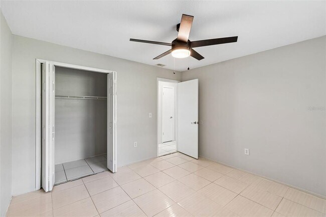 Building Photo - 400 E Silver Star Rd