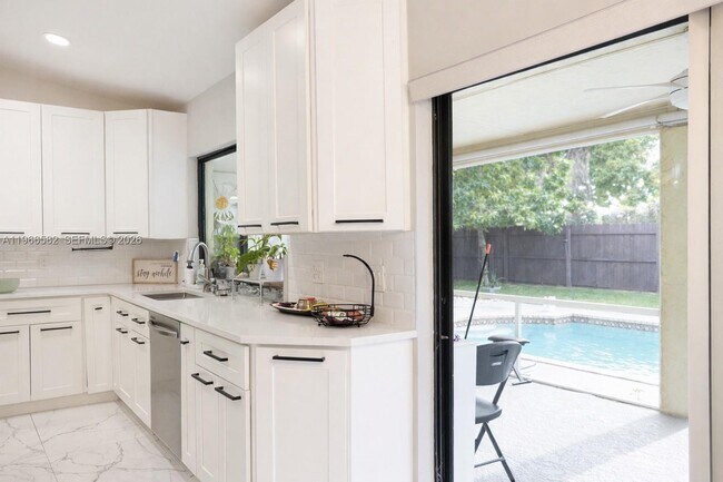 Building Photo - 20888 Sugarloaf Ln