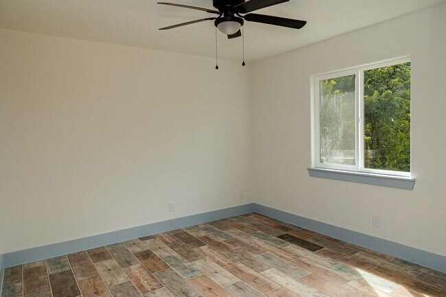 Building Photo - 811 Matchett St