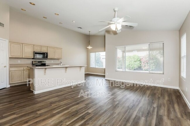 Building Photo - 624 W Douglas Ave