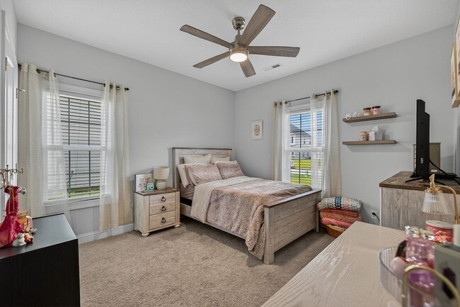 Building Photo - Spacious Stateside Home with Bonus Room & Screened-In Porch