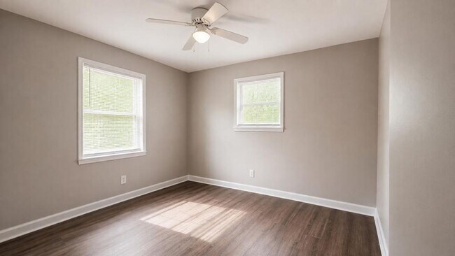 Building Photo - 220 Ebony Ln