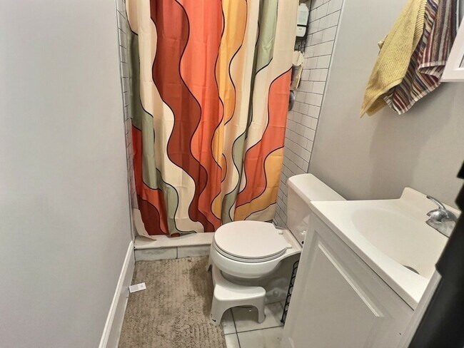 Building Photo - 260 Paris St