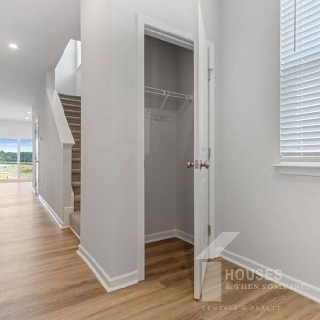 Building Photo - 100 Randwick Ln