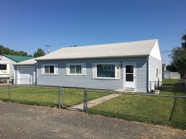 Building Photo - Fairchild AirForce Base 3 Bedroom 1 Bath Home