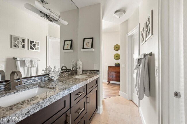 Building Photo - 1407 E Coral Cove Dr