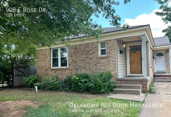 Building Photo - 908 E Rose Dr