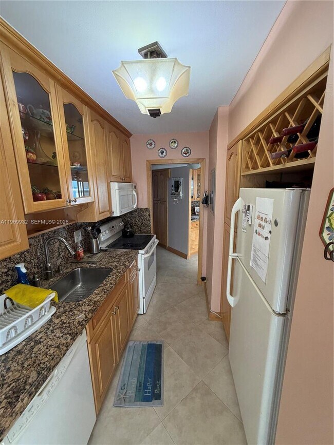 Building Photo - 710 N Ocean Blvd