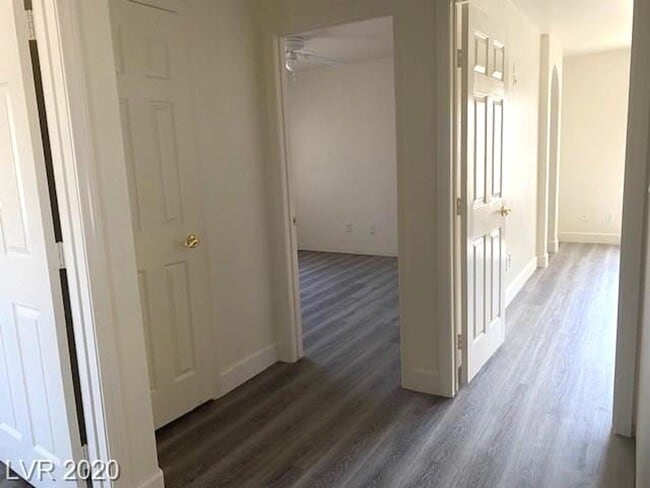 Building Photo - Gorgeous SW Las Vegas 3 beds, 2.5 baths. Luxury vinyl planks throughout.